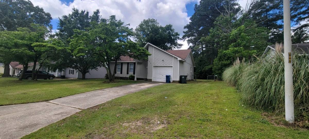 House for rent at 912 Hollydale Lane, Fayetteville, NC 28314