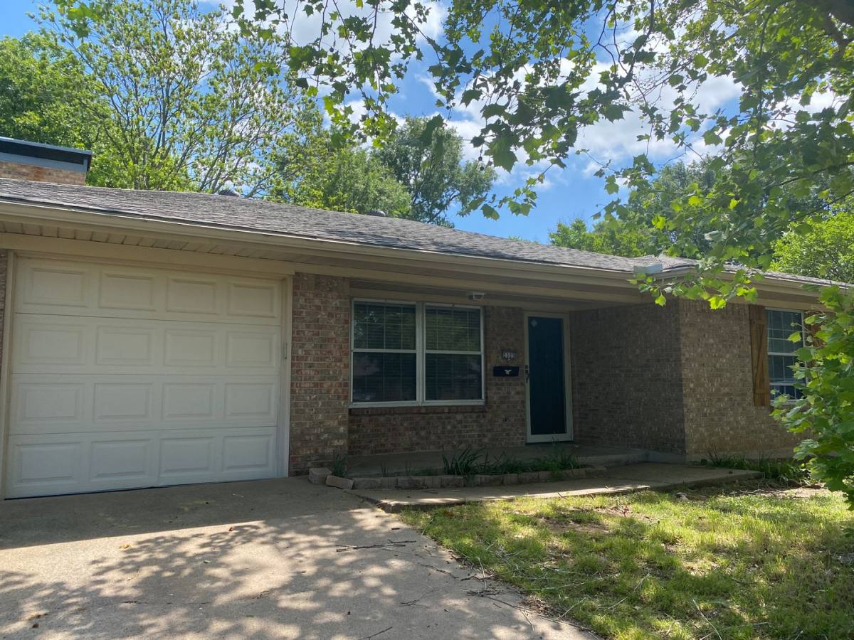 House for rent at 2325 Diana Dr, Sherman, TX 75092