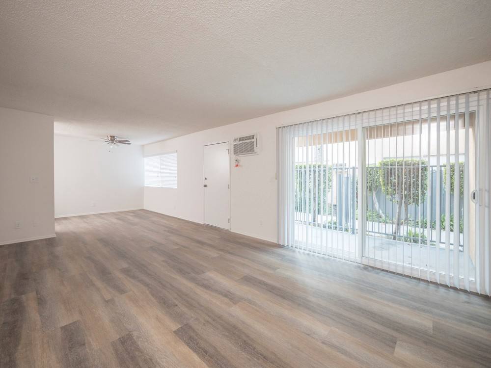 Apartment for rent at 20951 Roscoe Blvd, Canoga Park, CA 91304