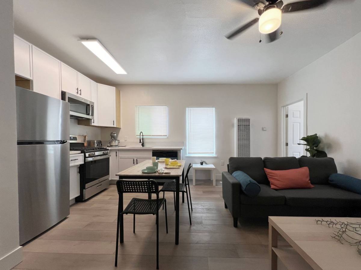 Apartment for rent at 1478 Henderson Ave, Long Beach, CA 90813