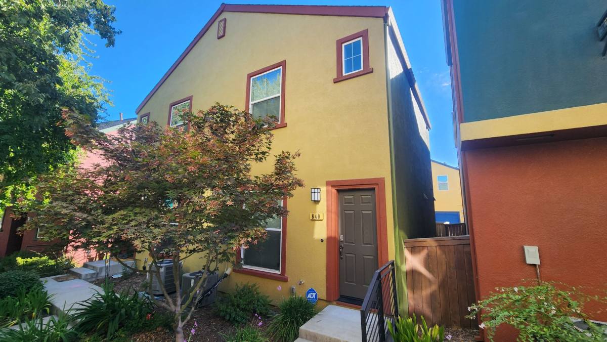 Townhouse for rent at 840 Bronze Lane, West Sacramento, CA 95691