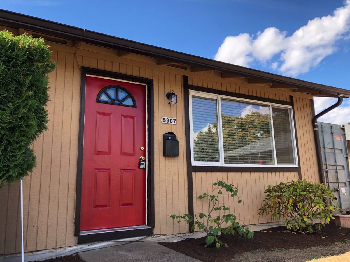 Apartment for rent at 5907 #5911, Portland, OR 97266