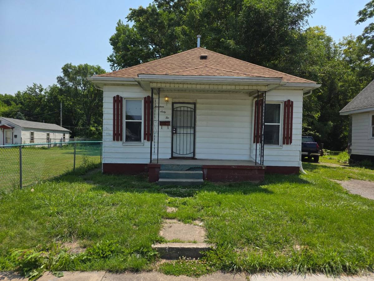 House for rent at 1962 S Martin Luther King Jr Dr, Springfield, IL 62703