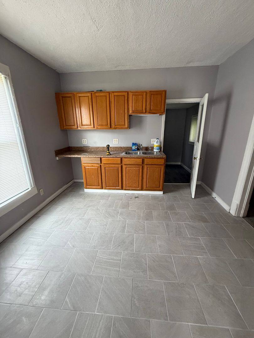 House for rent at 1962 S Martin Luther King Jr Dr, Springfield, IL 62703