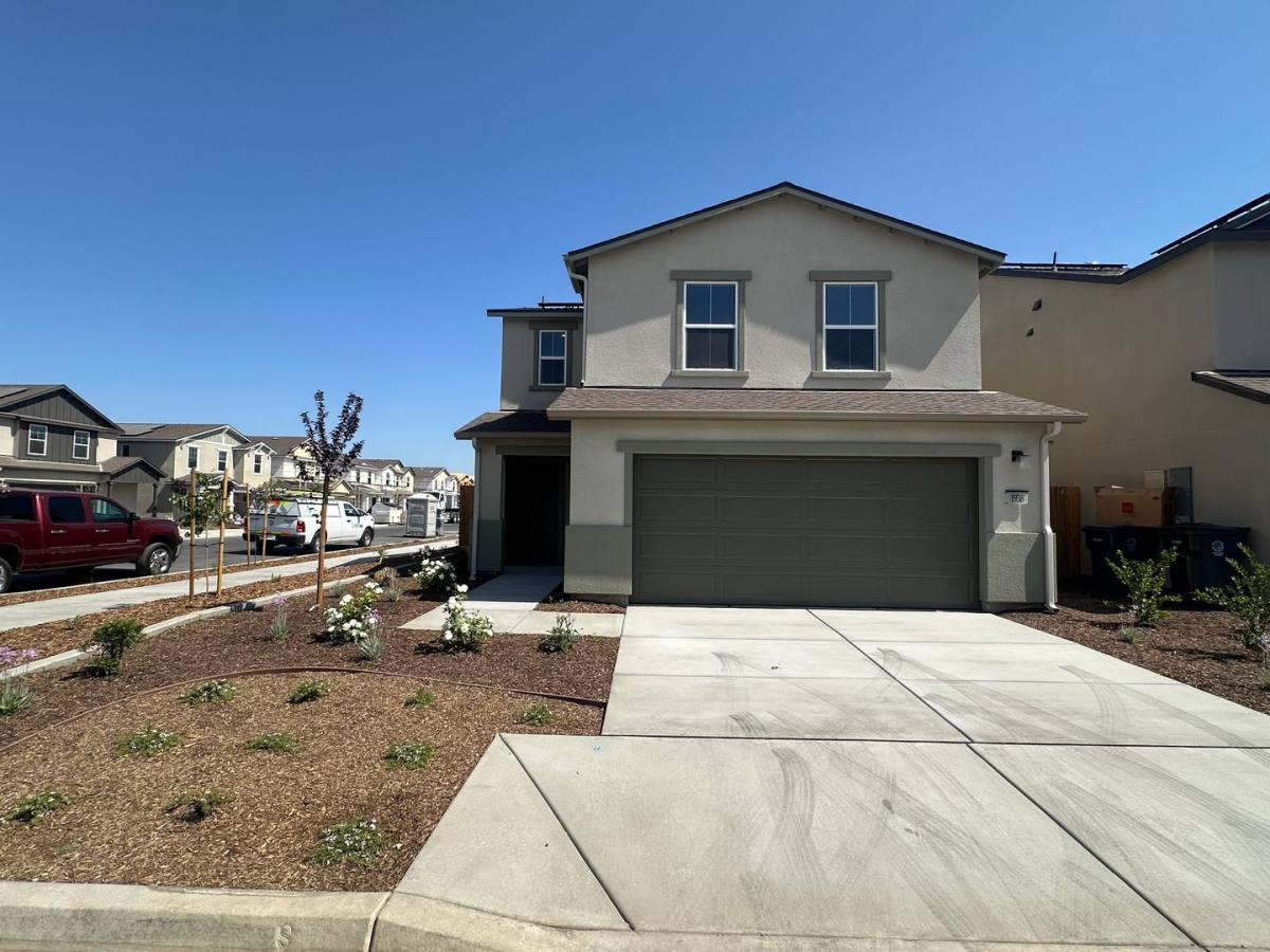 House for rent at 1936 Bear Oak Court, Tulare, CA 93274