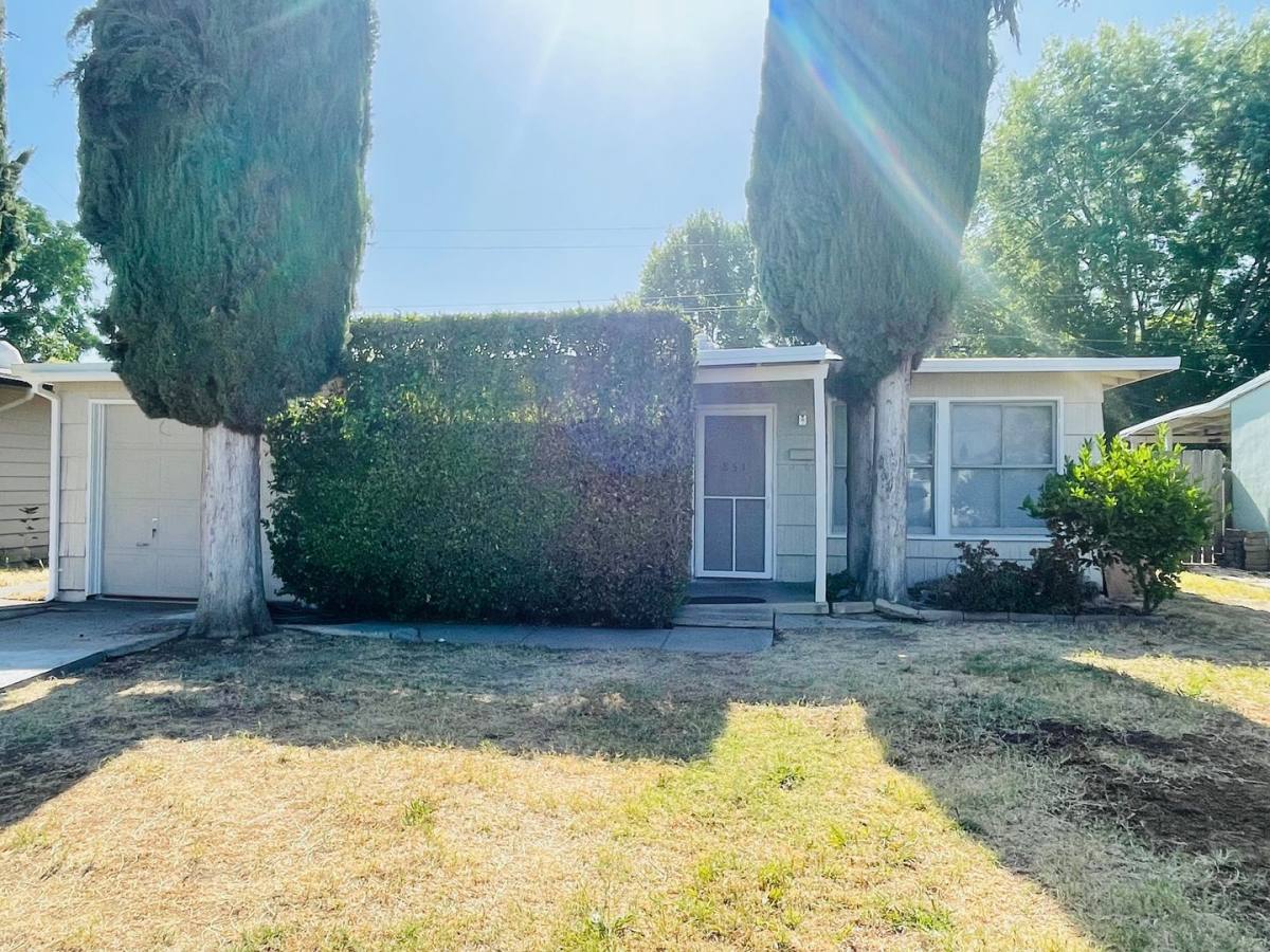 House for rent at 851 Greenwood Ave, West Sacramento, CA 95605