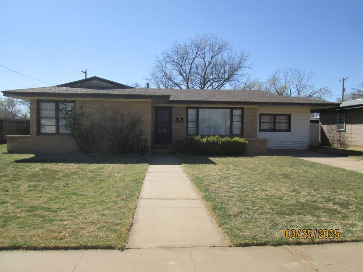 House for rent at 301 Juanita St, Plainview, TX 79072