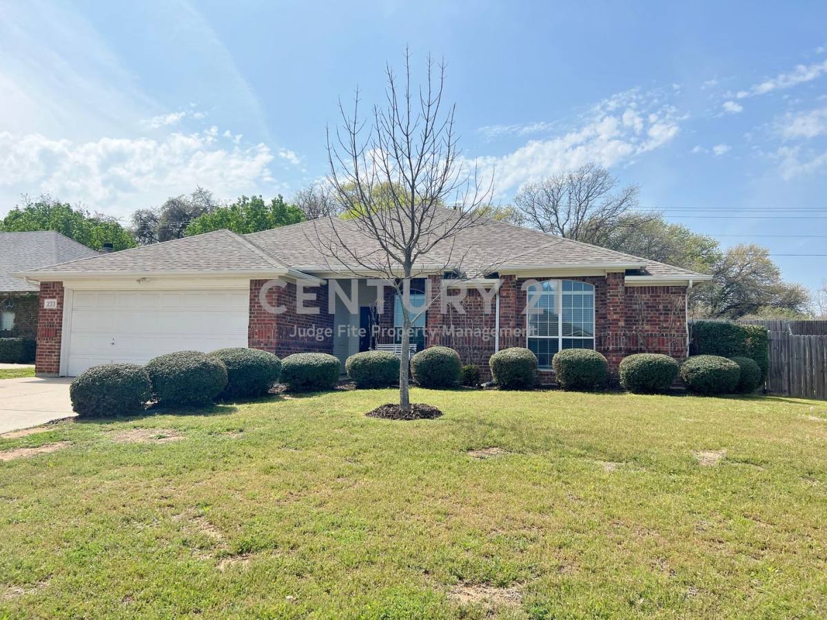 House for rent at 233 Wellington Trail, Weatherford, TX 76085