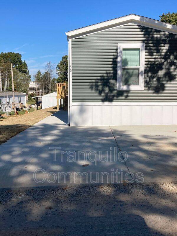 House for rent at 143 Hubert Dr, Dickson, TN 37055