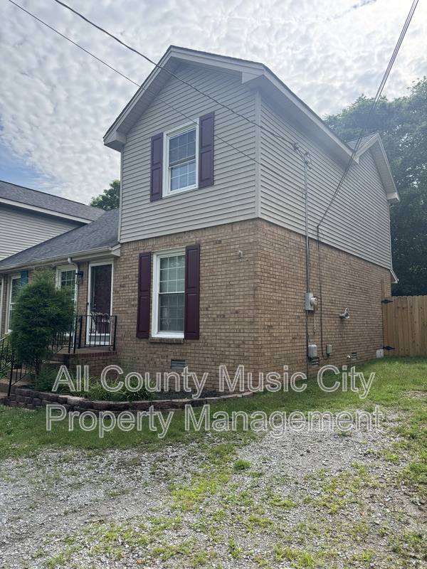 Townhouse for rent at 3214 Lakeford Dr, Nashville, TN 37203