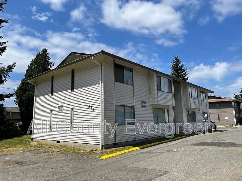 Apartment for rent at 537 37th St SE #A, Auburn, WA 98002