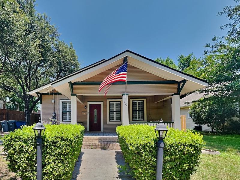 House for rent at 1004 Moreland Ave, Dallas, TX 75204