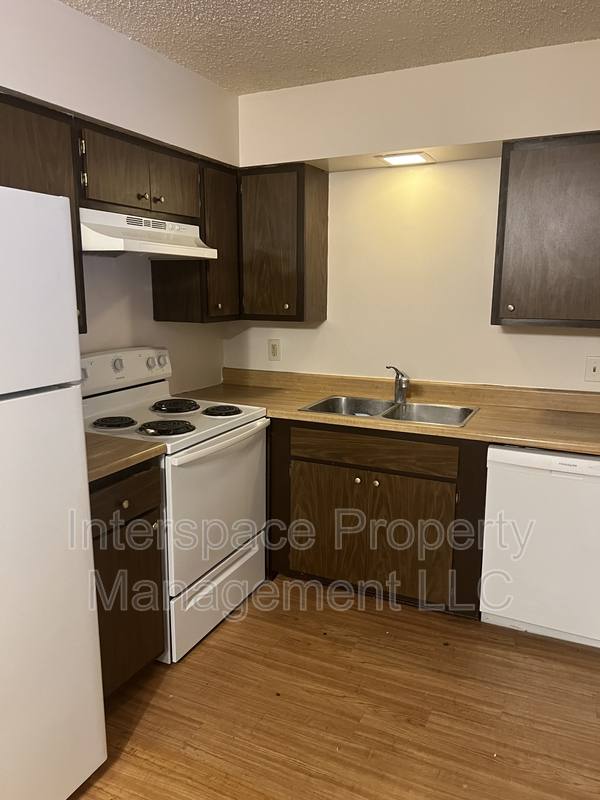 Apartment for rent at 1424 Pioneer Rd #7, Crest Hill, IL 60403