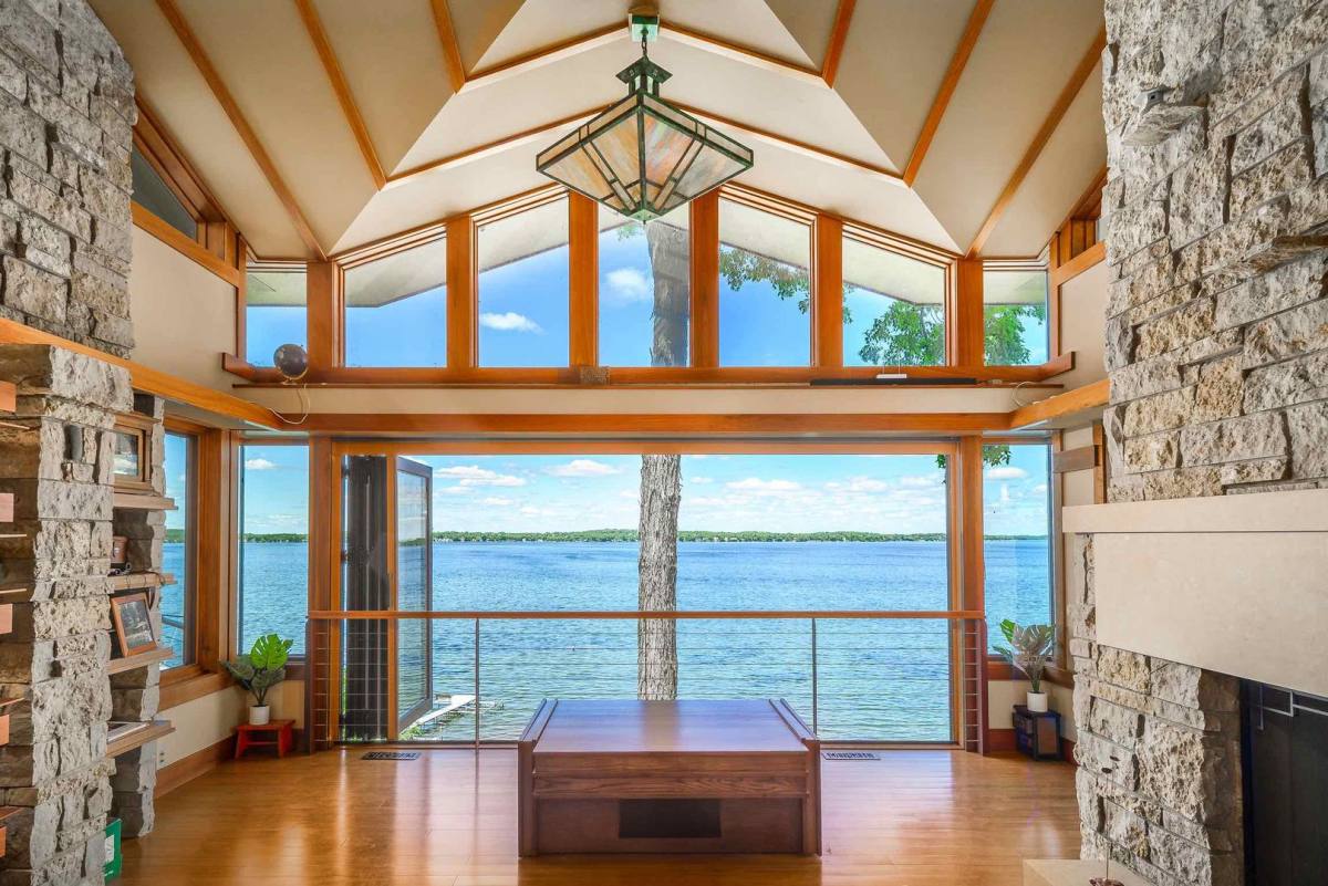 House for rent at 5030 Lake Mendota Dr, Madison, WI 53703