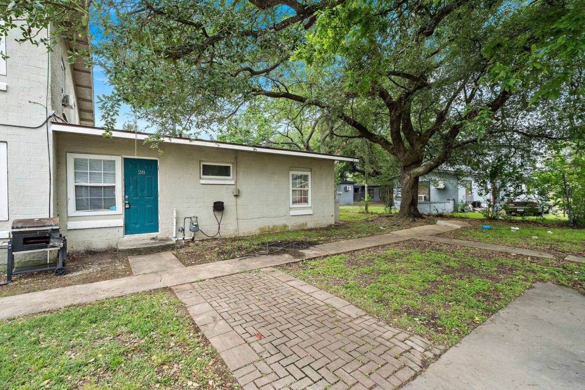 Apartment for rent at 818 3rd Ave N, Texas City, TX 77590