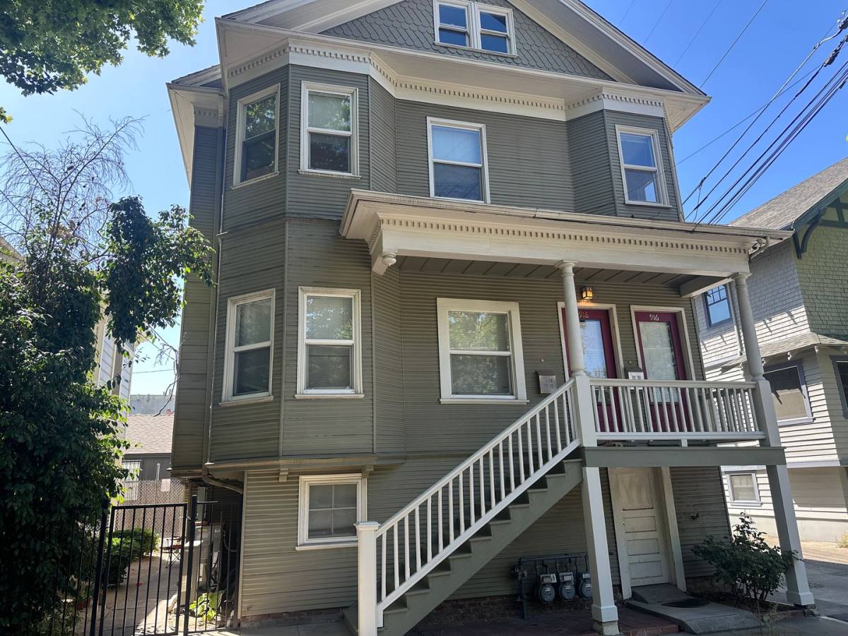 Apartment for rent at 916 918 27th St, Sacramento, CA 95816
