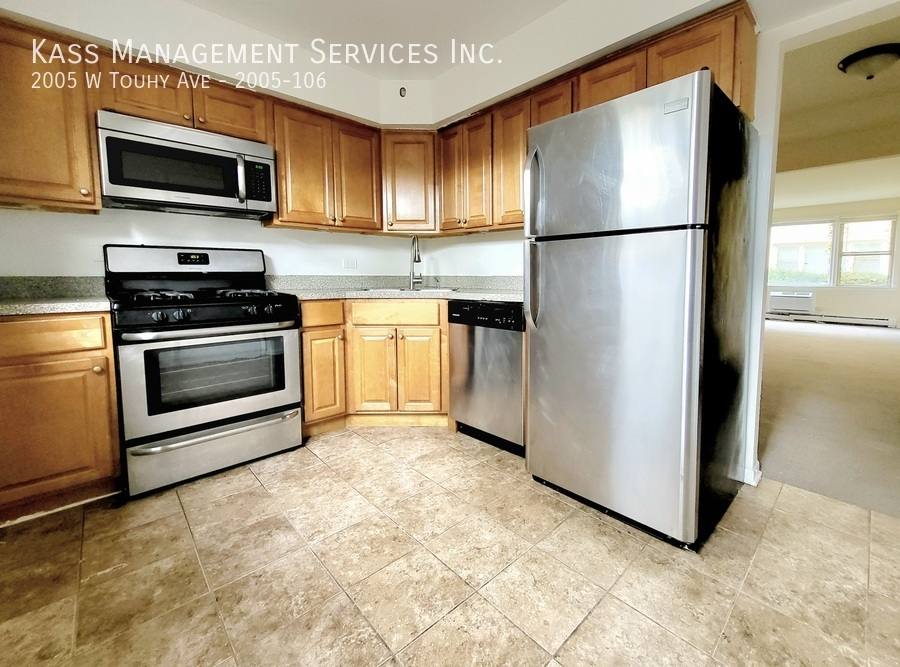 Apartment for rent at 2005 W Touhy Ave #106, Chicago, IL 60645