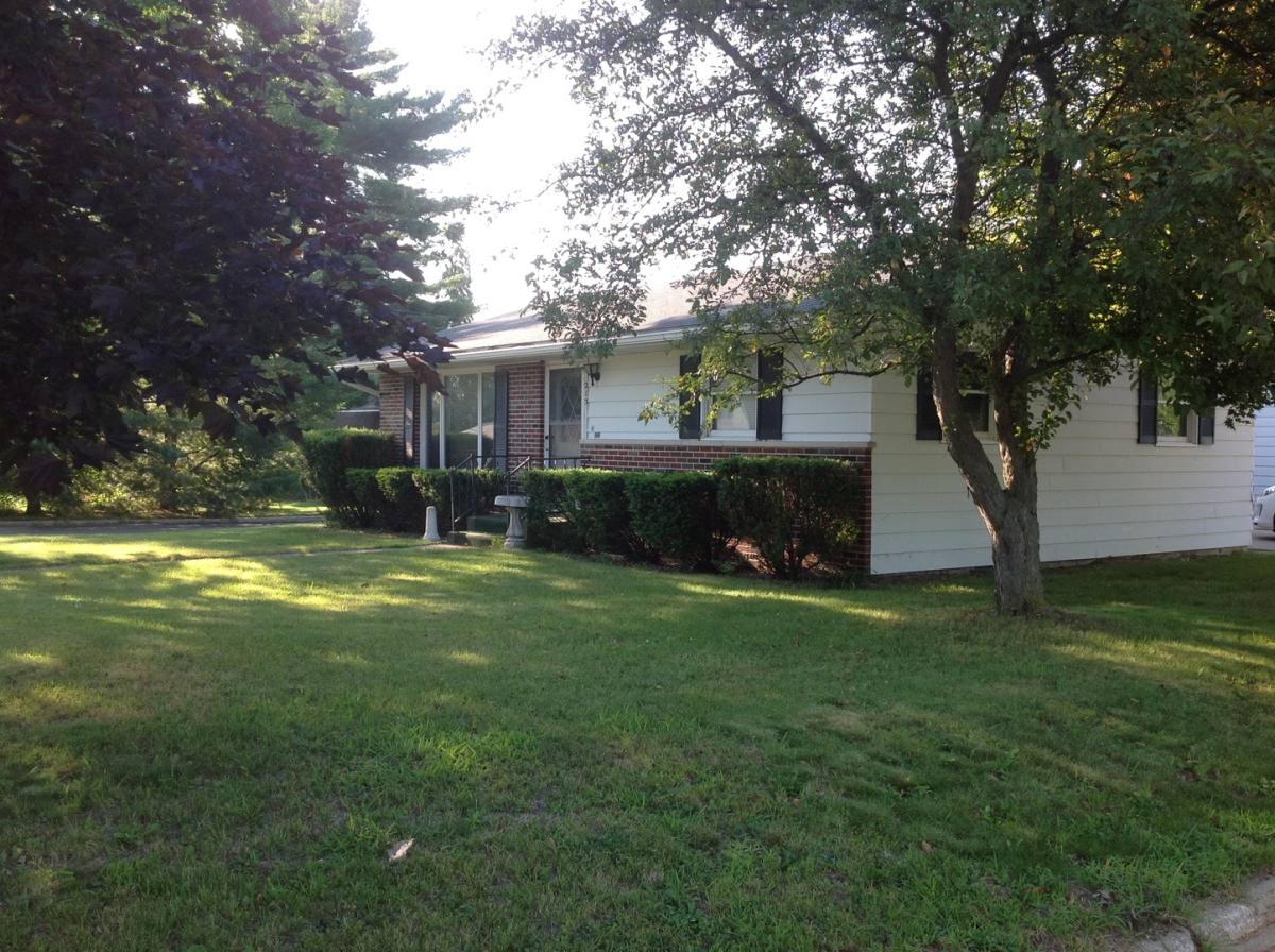 House for rent at 213 Crystal Valley Dr, Middlebury, IN 46540