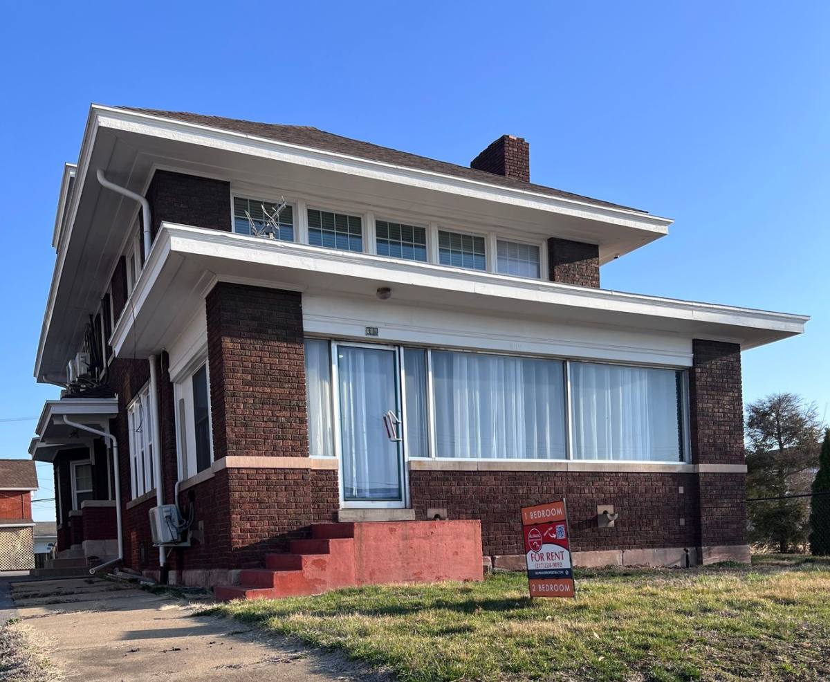 Apartment for rent at 807 Broadway, Quincy, IL 62301