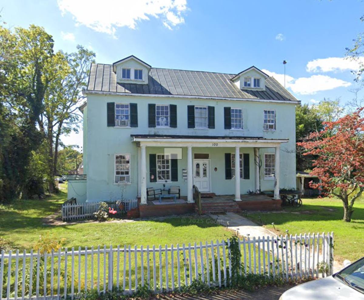 Apartment for rent at 96-100 E Lee St, Warrenton, VA 20186