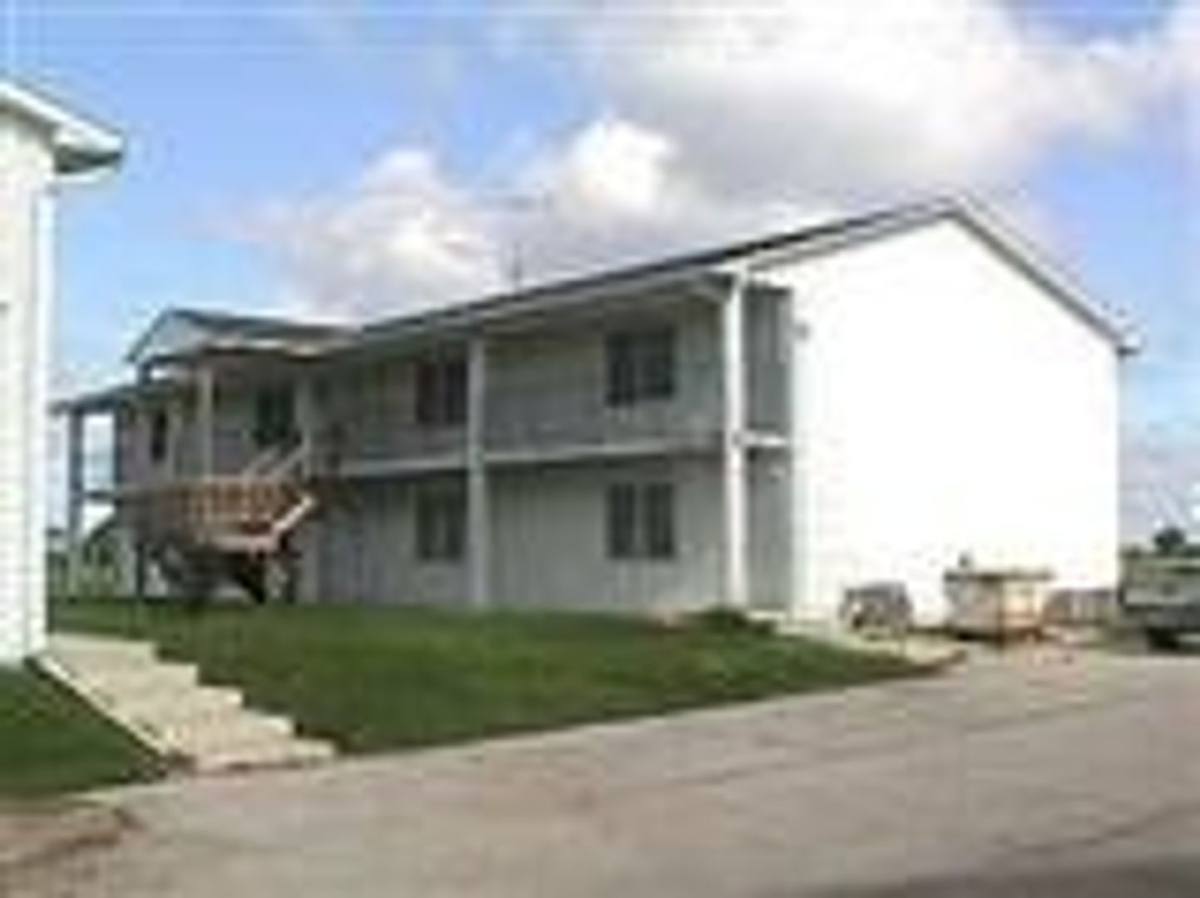 Apartment for rent at 2102 14th Ave N, Clear Lake, IA 50428