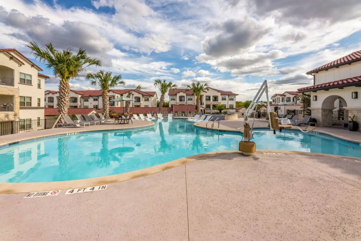 Apartment for rent at 1624 Edgeworth Bend #B4-44, Austin, TX 78754