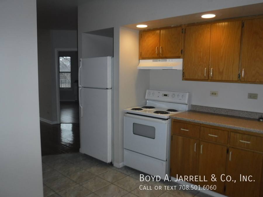 Apartment for rent at 5657 S Indiana Ave - 2nd #98 5657-2, Chicago, IL 60637