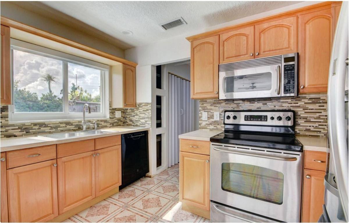 House for rent at 965 Orchid Dr, West Palm Beach, FL 33411