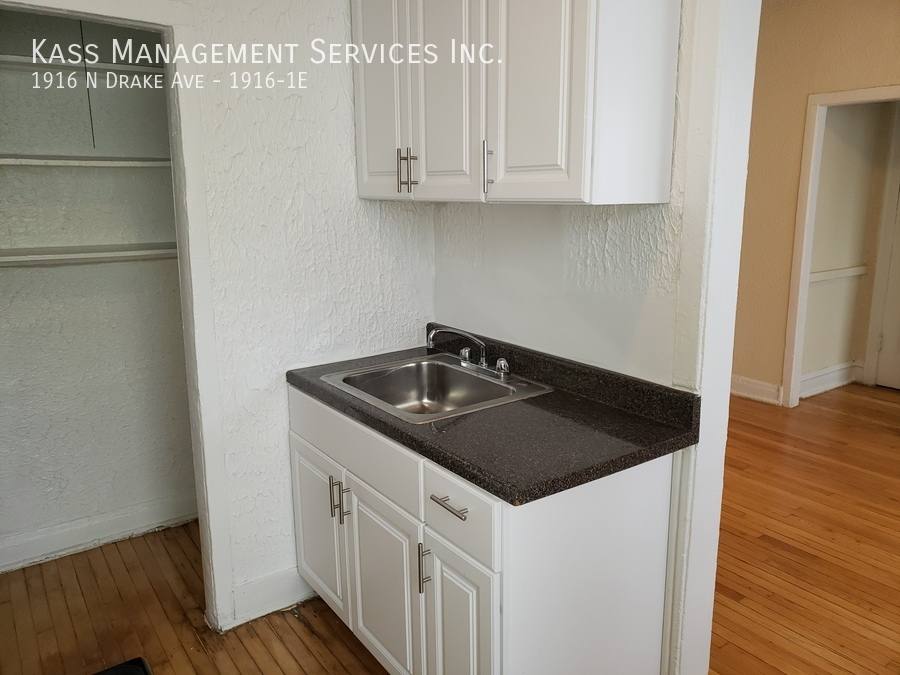 Apartment for rent at 1916 N Drake Ave #1E, Chicago, IL 60647