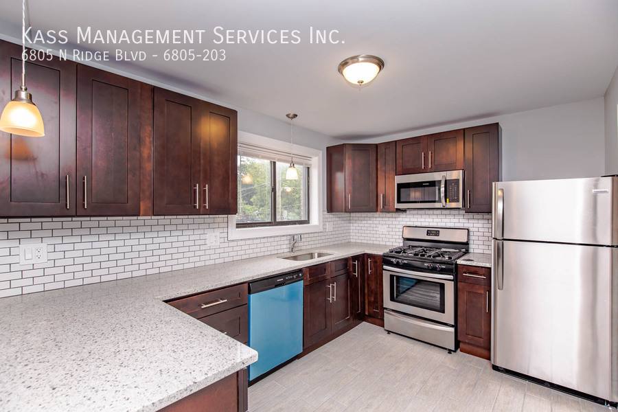 Apartment for rent at 6805 N Ridge Blvd #203, Chicago, IL 60645