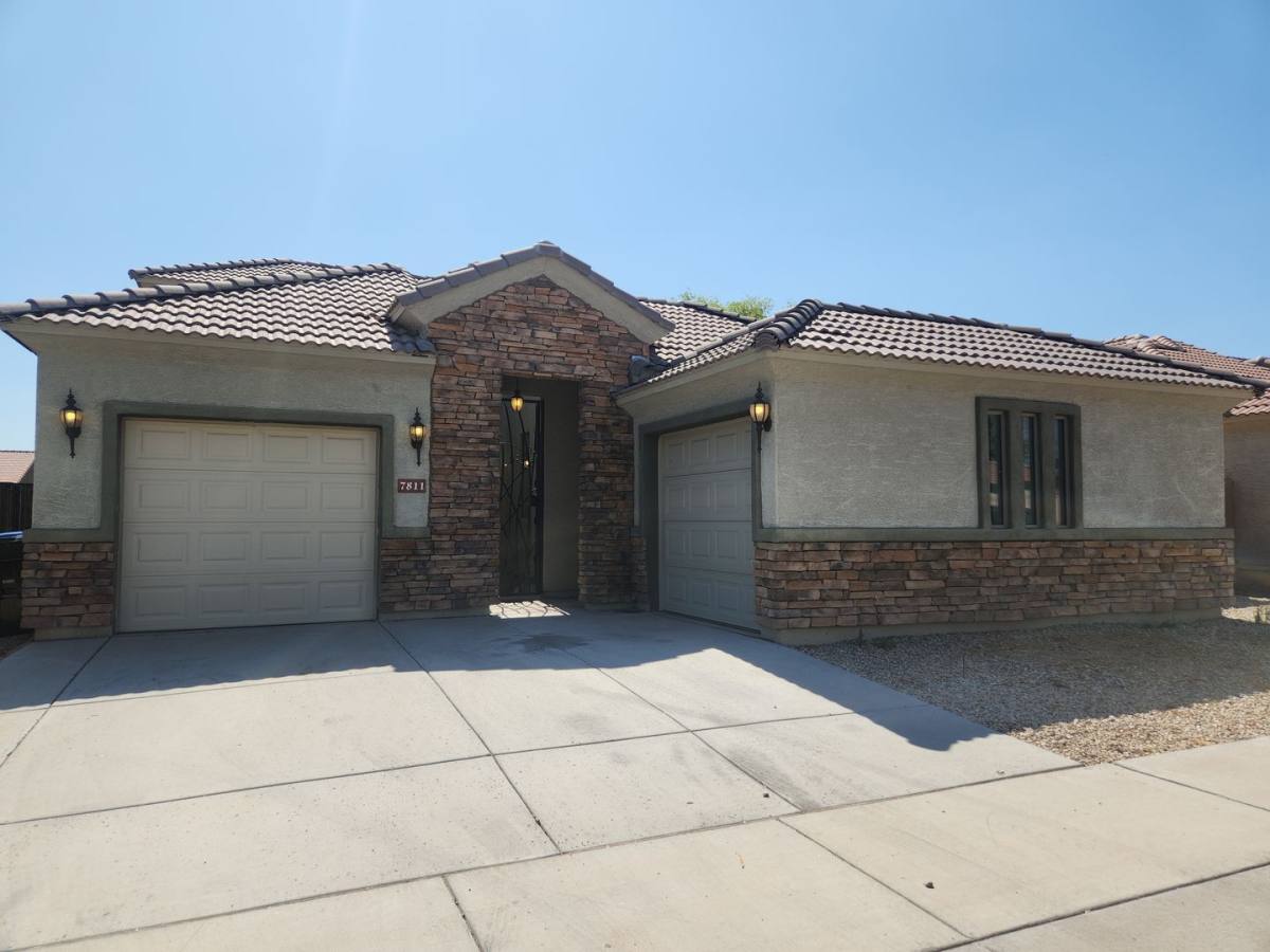 House for rent at 7811 S 15th St, Phoenix, AZ 85042