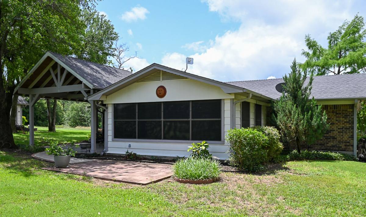 House for rent at 412 Half Moon Way, Decatur, TX 76234
