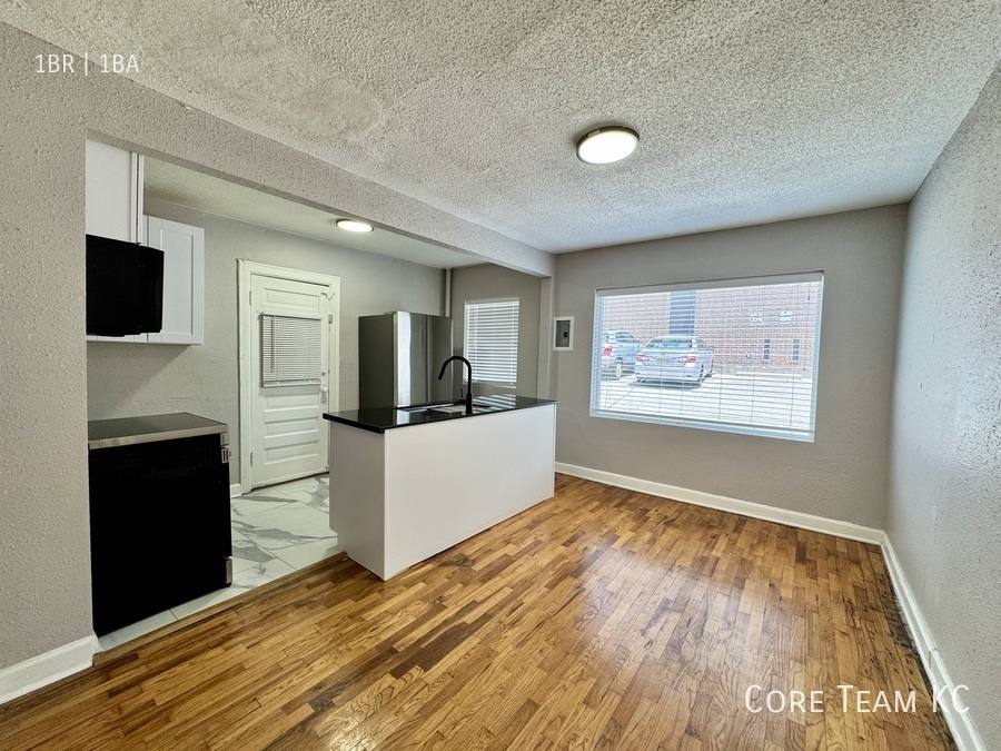 Apartment for rent at 1112 W 45th St #1, Kansas City, MO 64111