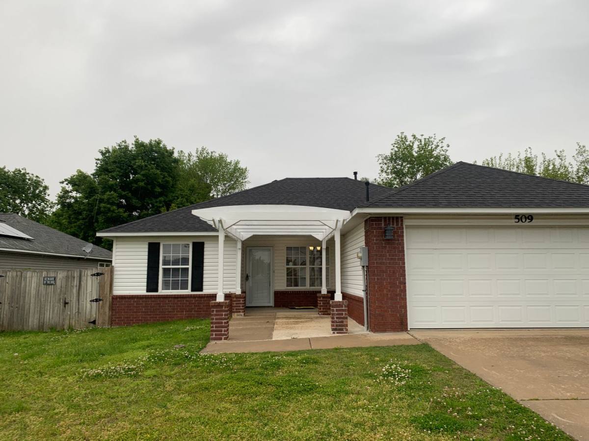 House for rent at 509 E Pinion St, Rogers, AR 72756