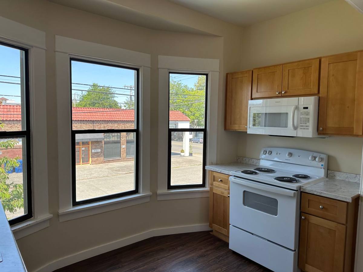 Apartment for rent at 7517 Greenwood Ave N, Seattle, WA 98103