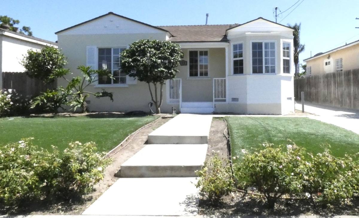 House for rent at 254 W 98th St, Inglewood, CA 90301