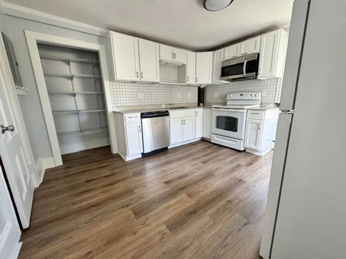 Apartment for rent at 10-12 Pine St, Kittery, ME 03904