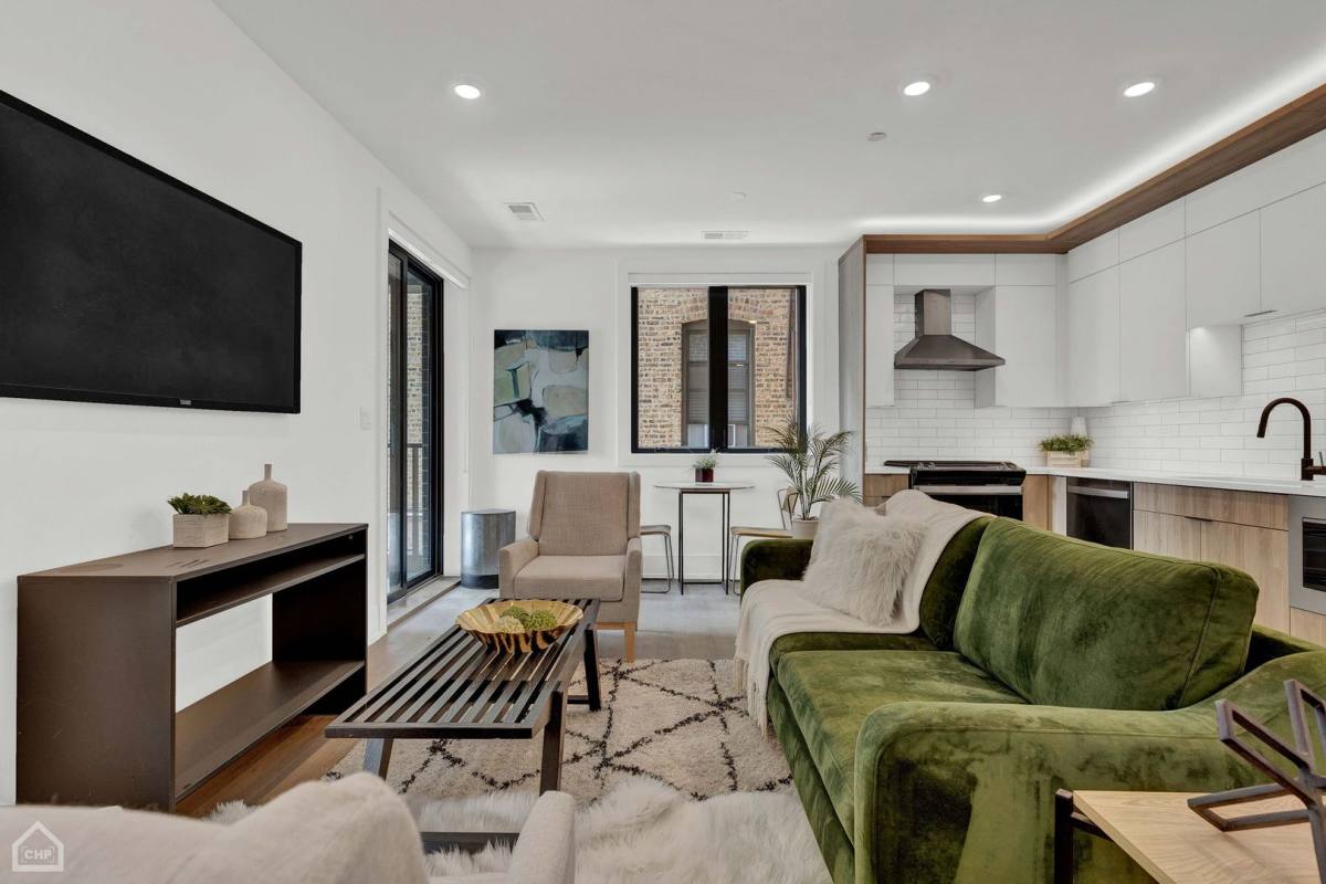 Apartment for rent at 1613 W Belmont Ave #5R, Chicago, IL 60657