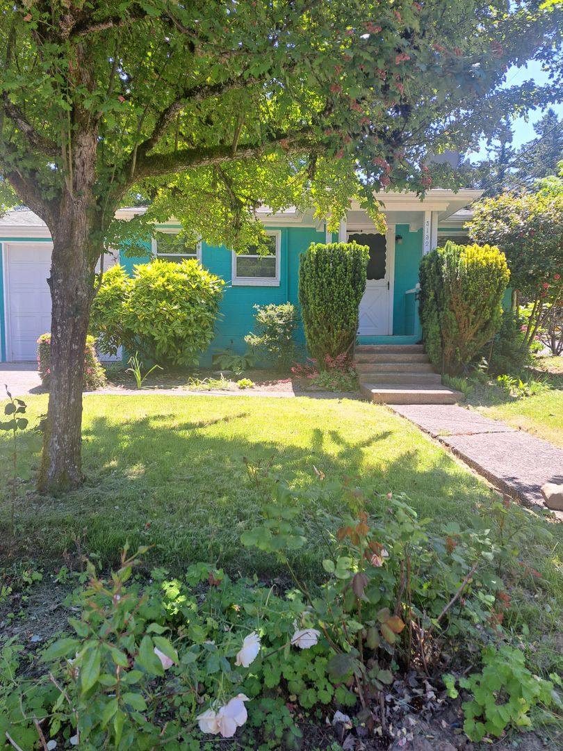 House for rent at 5132 SW Freeman Court, Portland, OR 97219