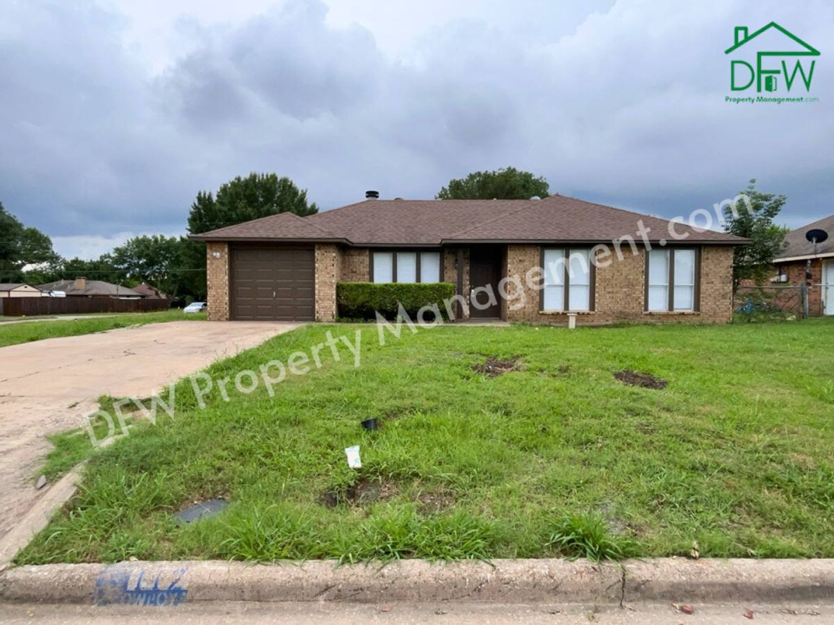 House for rent at 112 Mesa Dr, Red Oak, TX 75154