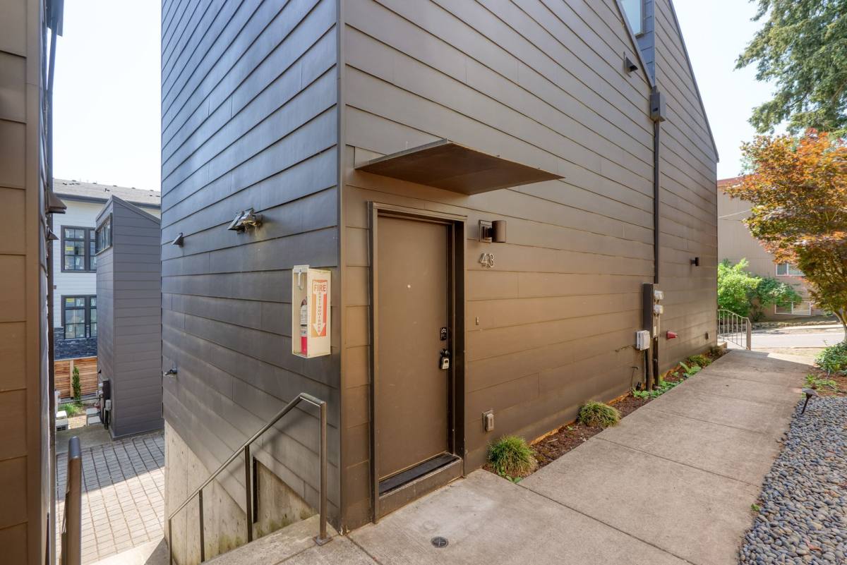 Townhouse for rent at 31-47 D Ave, Lake Oswego, OR 97034
