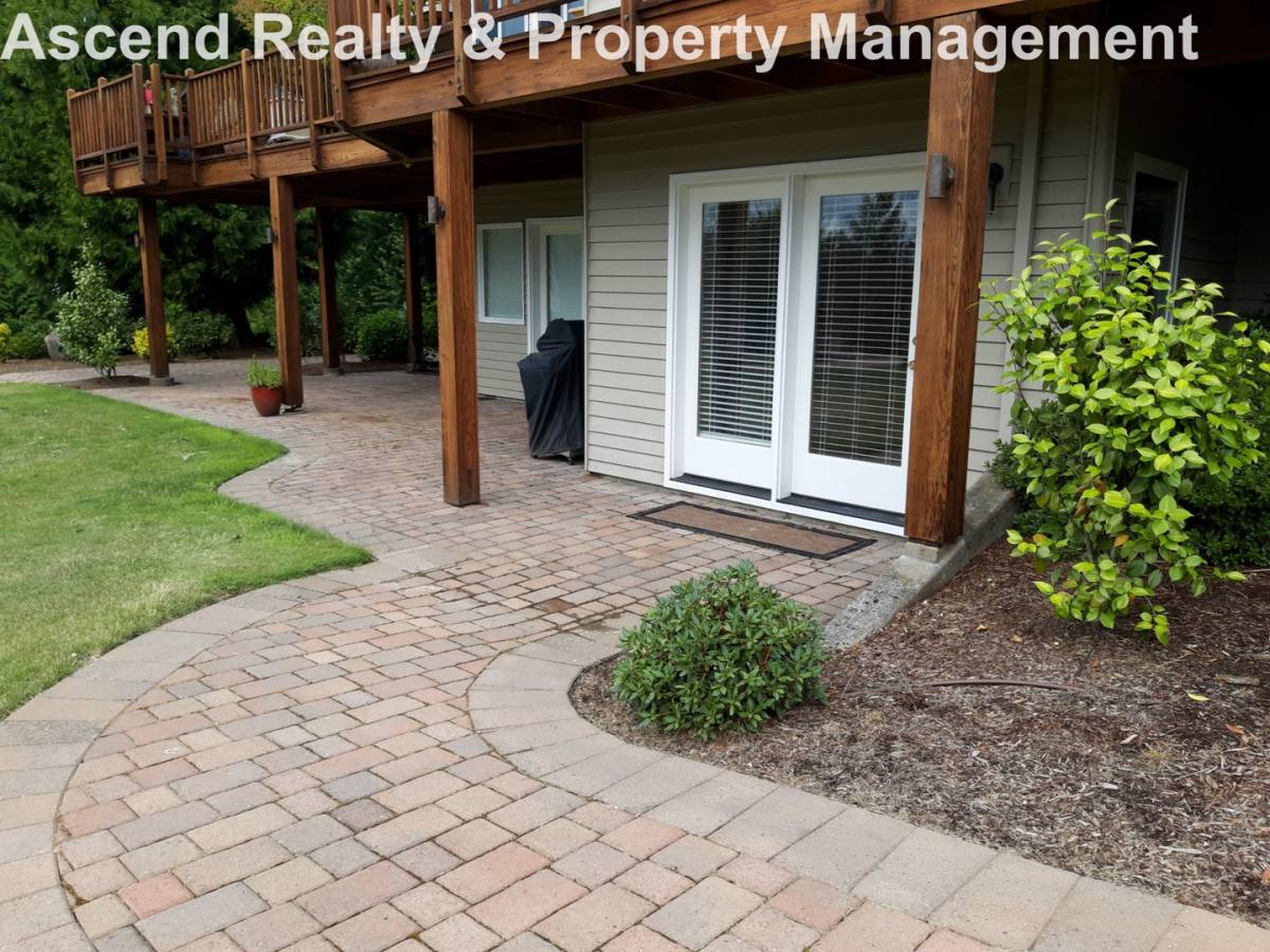 House for rent at 11239 NW Skyline Blvd, Portland, OR 97231