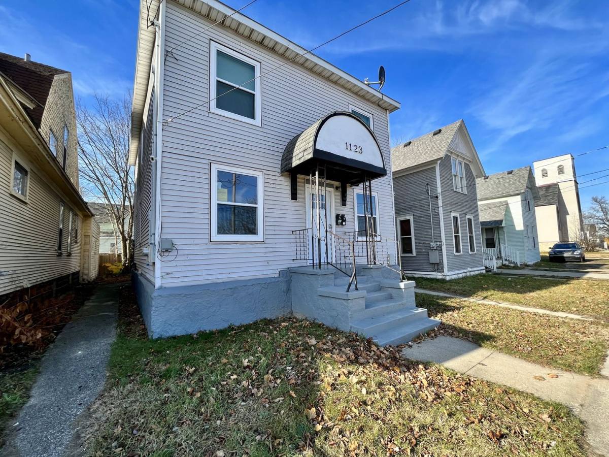 Apartment for rent at 1123 Pine St, Muskegon, MI 49442