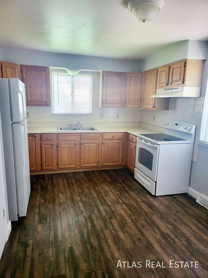 Apartment for rent at 16658 E 13th Ave, Aurora, CO 80011