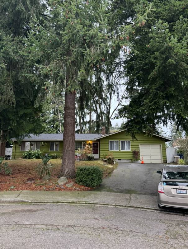 House for rent at 429 SW 116th Place, Seattle, WA 98146
