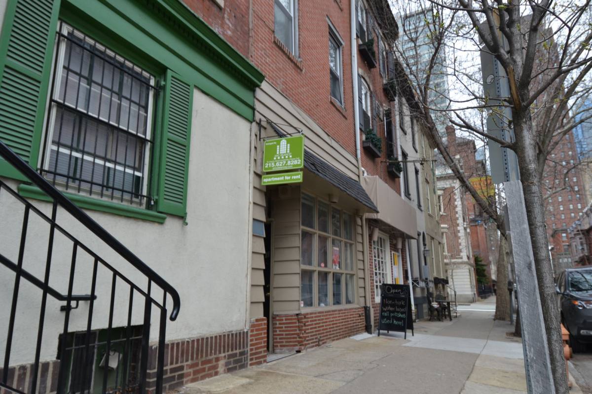 Apartment for rent at 330 S 17th St #1F, Philadelphia, PA 19103