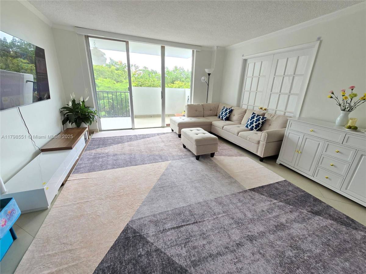 Apartment for rent at 2780 NE 183rd St #409, North Miami Beach, FL 33160