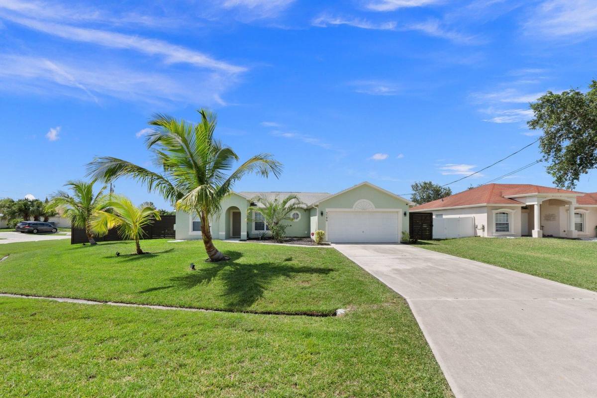 House for rent at 5789 NW Belwood Circle, Port Saint Lucie, FL 34986