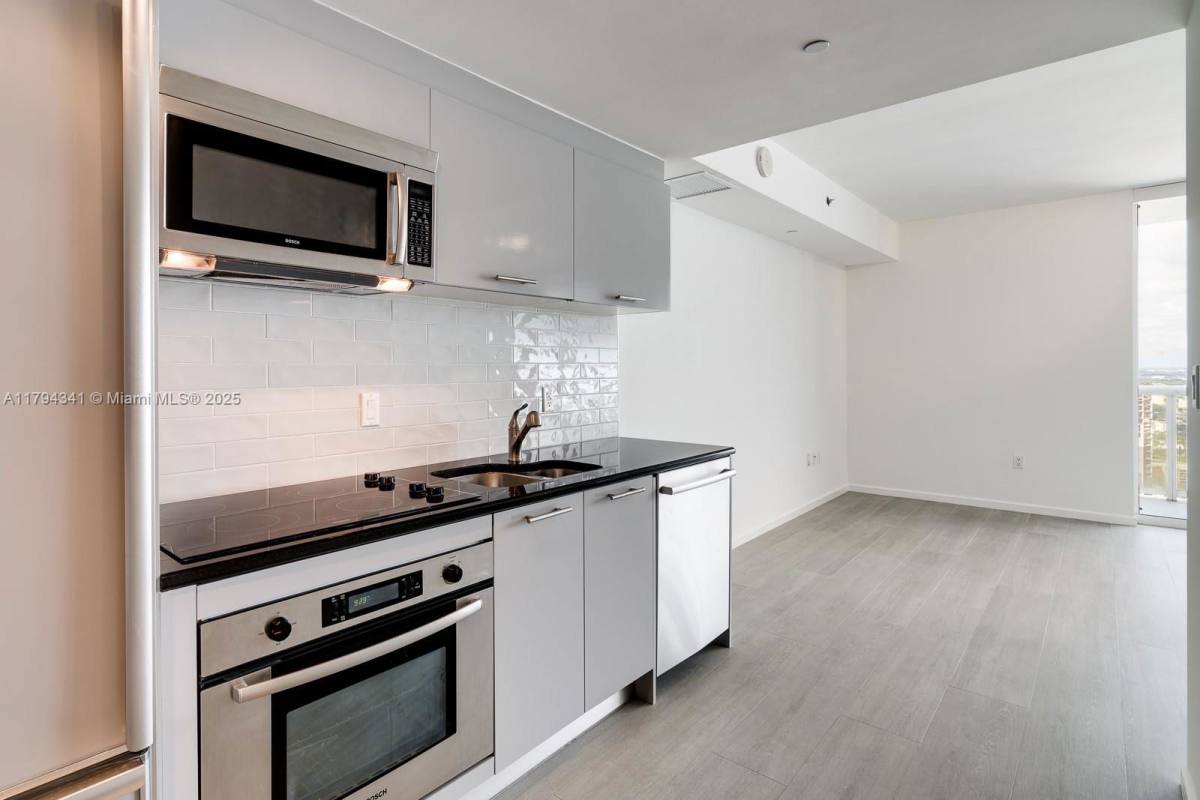 Apartment for rent at 50 Biscayne Blvd #5003, Miami, FL 33132
