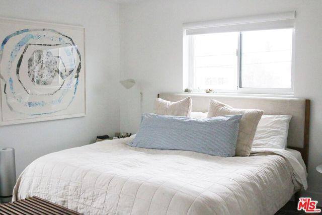 Apartment for rent at 531 Venice Way, Venice, CA 90291